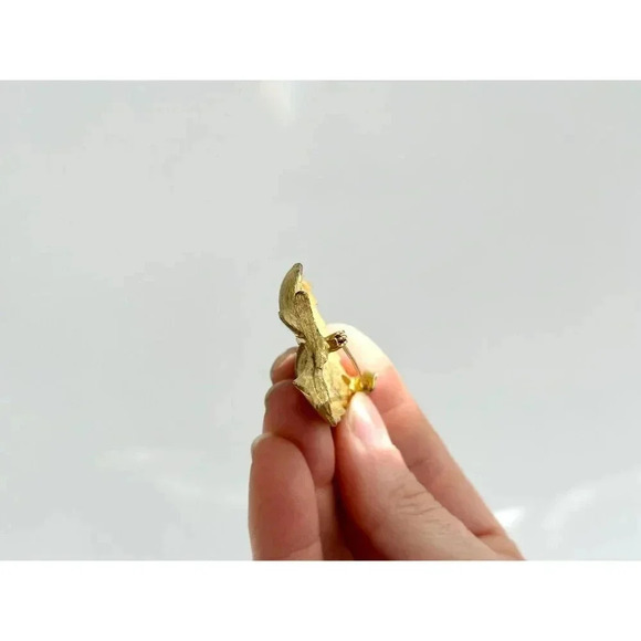 BSK Signed Gold Toned Leaf | Foliage | Autumn Cutout 80's Vintage Brooch Pin - Picture 6 of 7